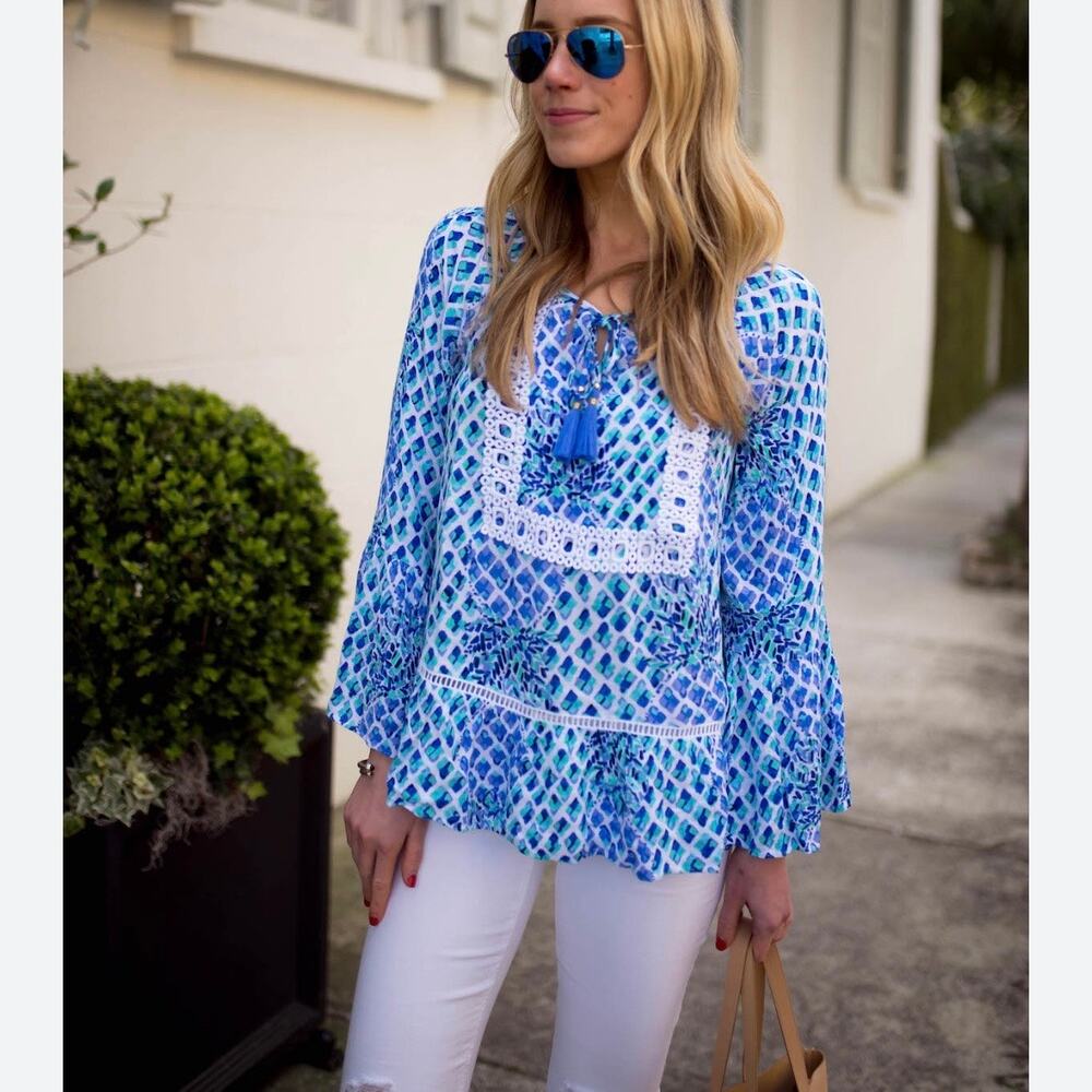 Lilly Pulitzer Amisa Resort Blue White Tunic Top Size S Crochet Lace Trim Blouse